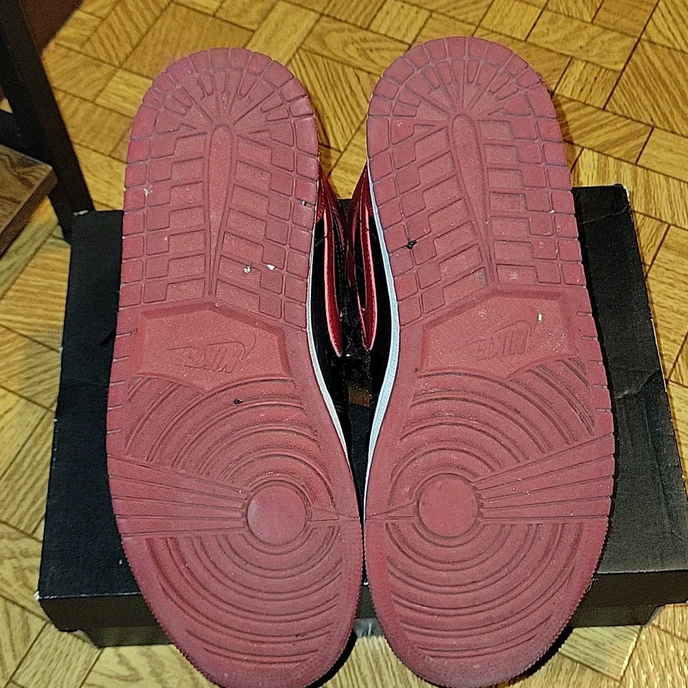 Air Jordan 1 Mid Banned